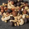 smes orisku mix 230gramu obalovane veci kava v cokolade orechy cokoladovna janek