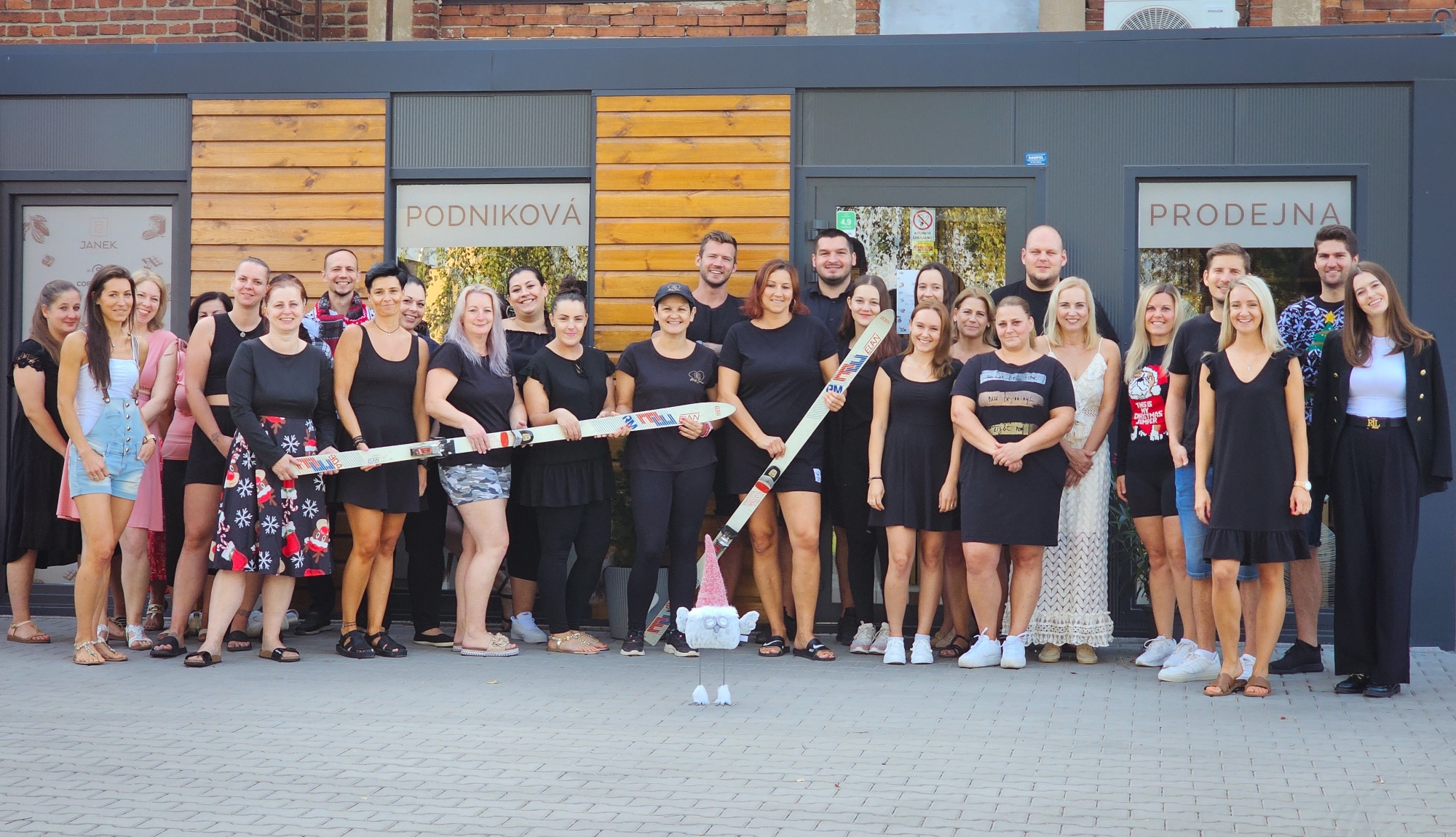 Kto tiež stojí za JANKOM?