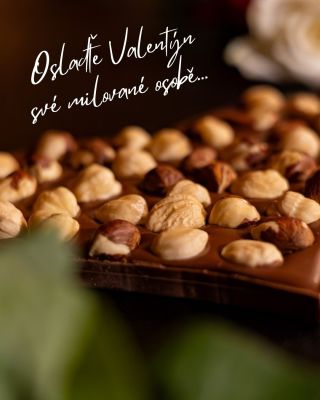Naše čokoládové srdce - dárek, který opravdu potěší. 🤎 Lahodná mléčná nebo hořká čokoláda sypaná křupavými lískovými...