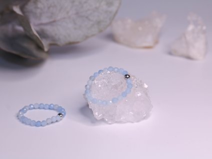 prsten z mineralu akvamarin