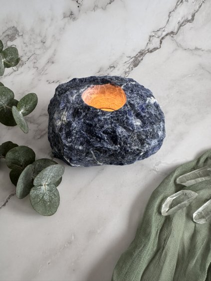 Krystalový svícen – sodalit