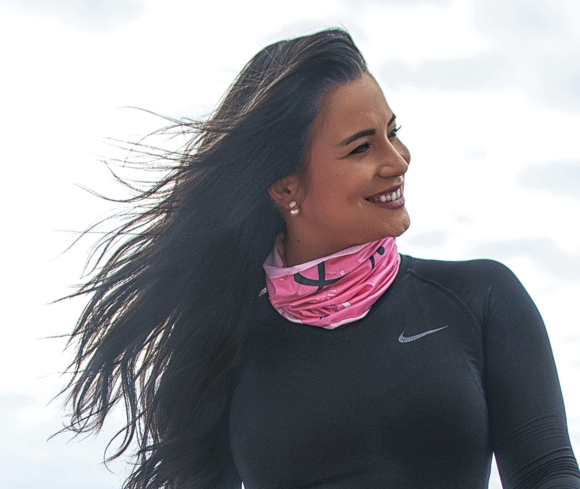 Šátek na obličej s nanomembránou proti virům a bakteriím