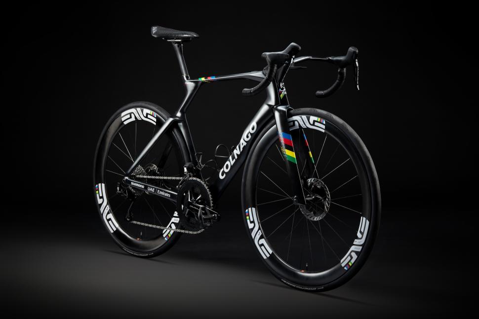 Pogačarovo vítězné kolo z Tour de France, Colnago Y1Rs, se vydražilo za více než 4 miliony korun