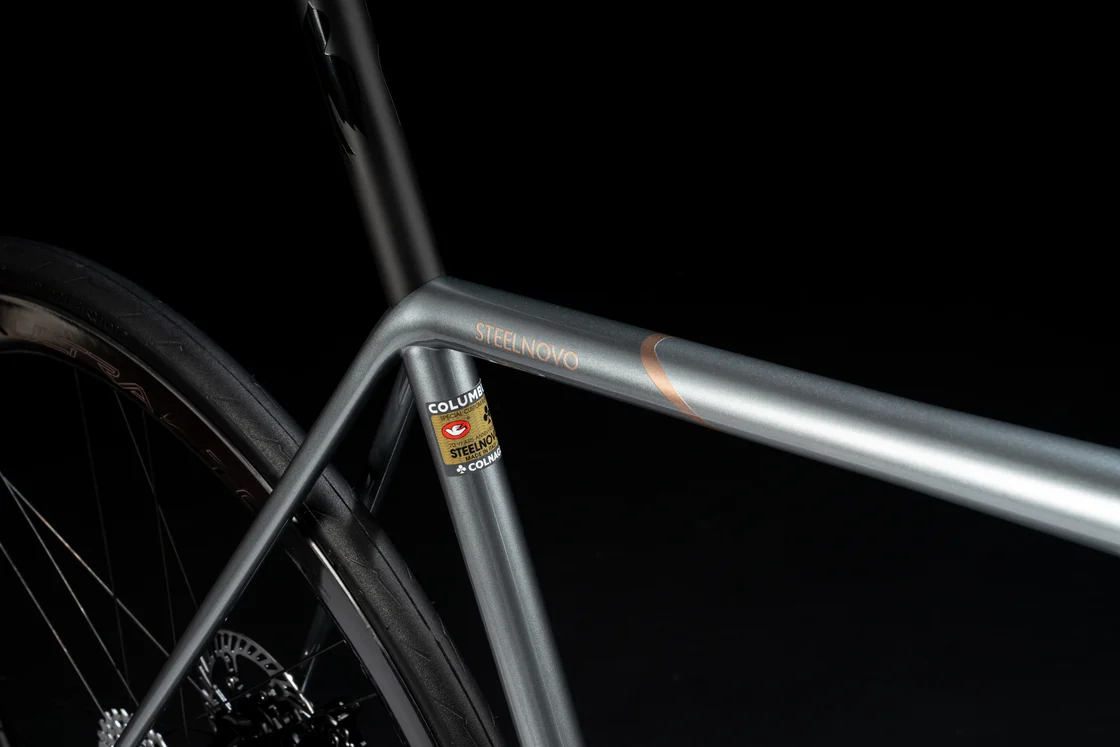 COLNAGO Steelnovo-particolari fondo nero-20