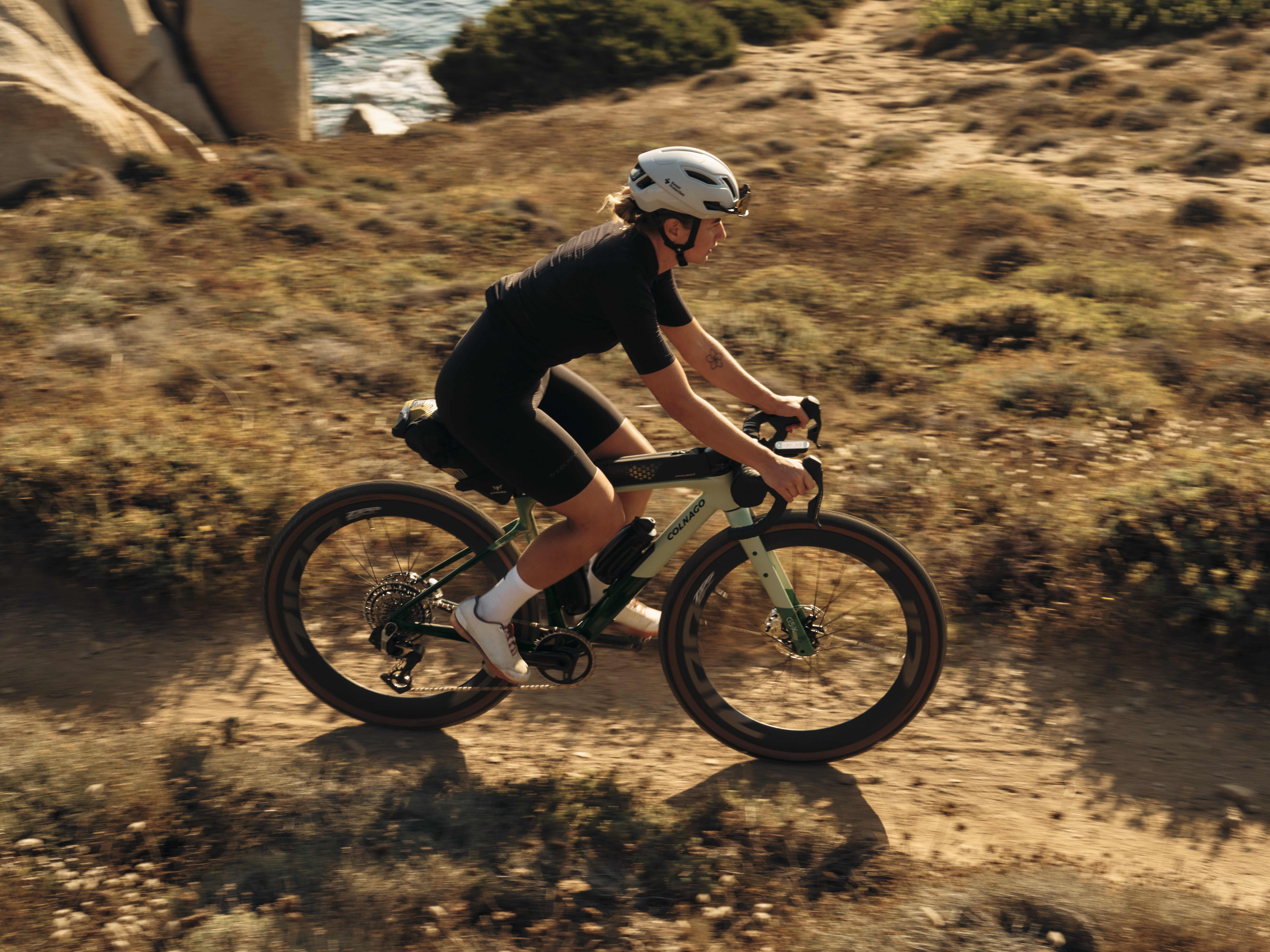 Colnago G5-X v gravelovém terénu