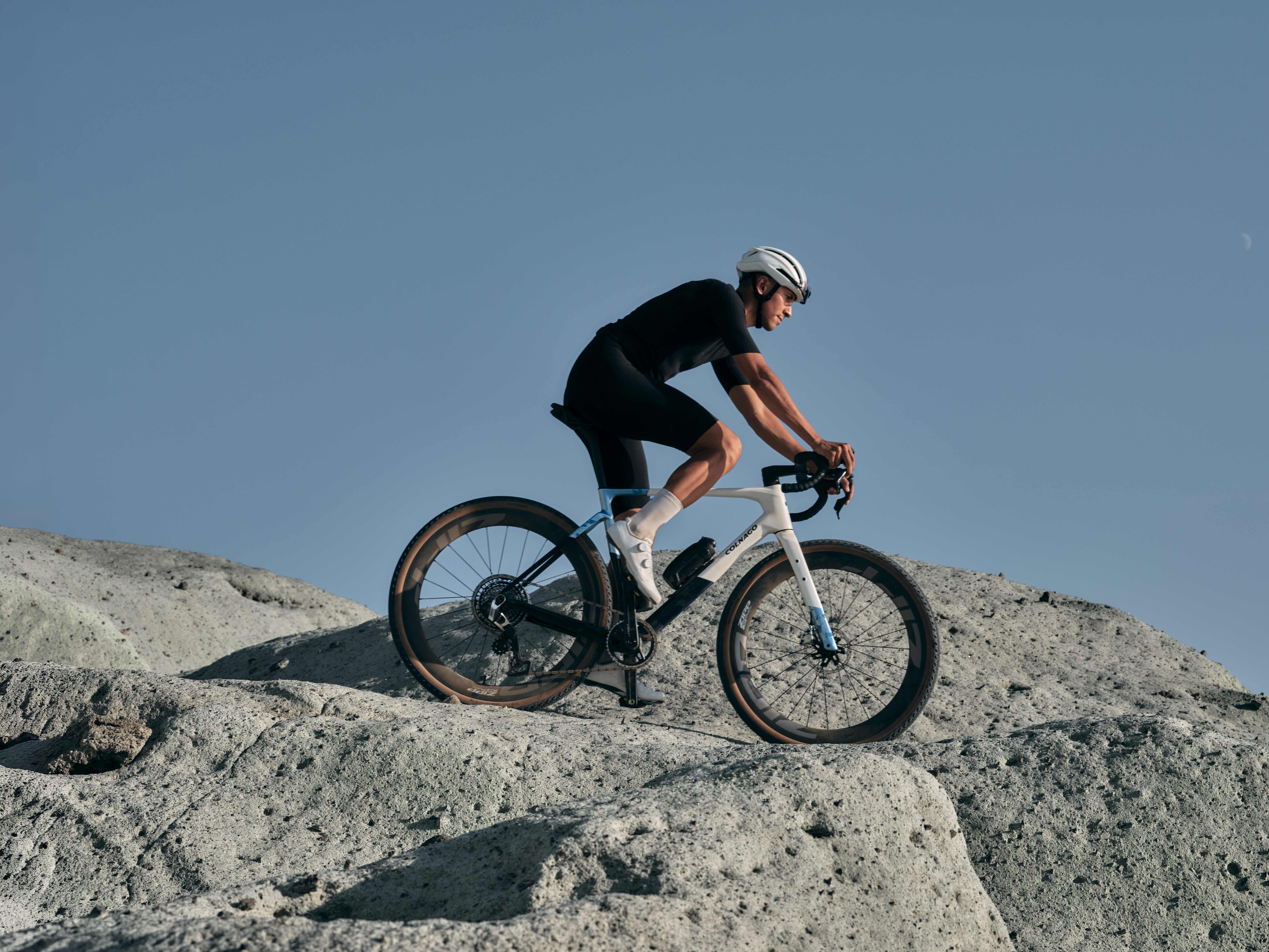 Colnago G5-X v náročném gravelovém terénu