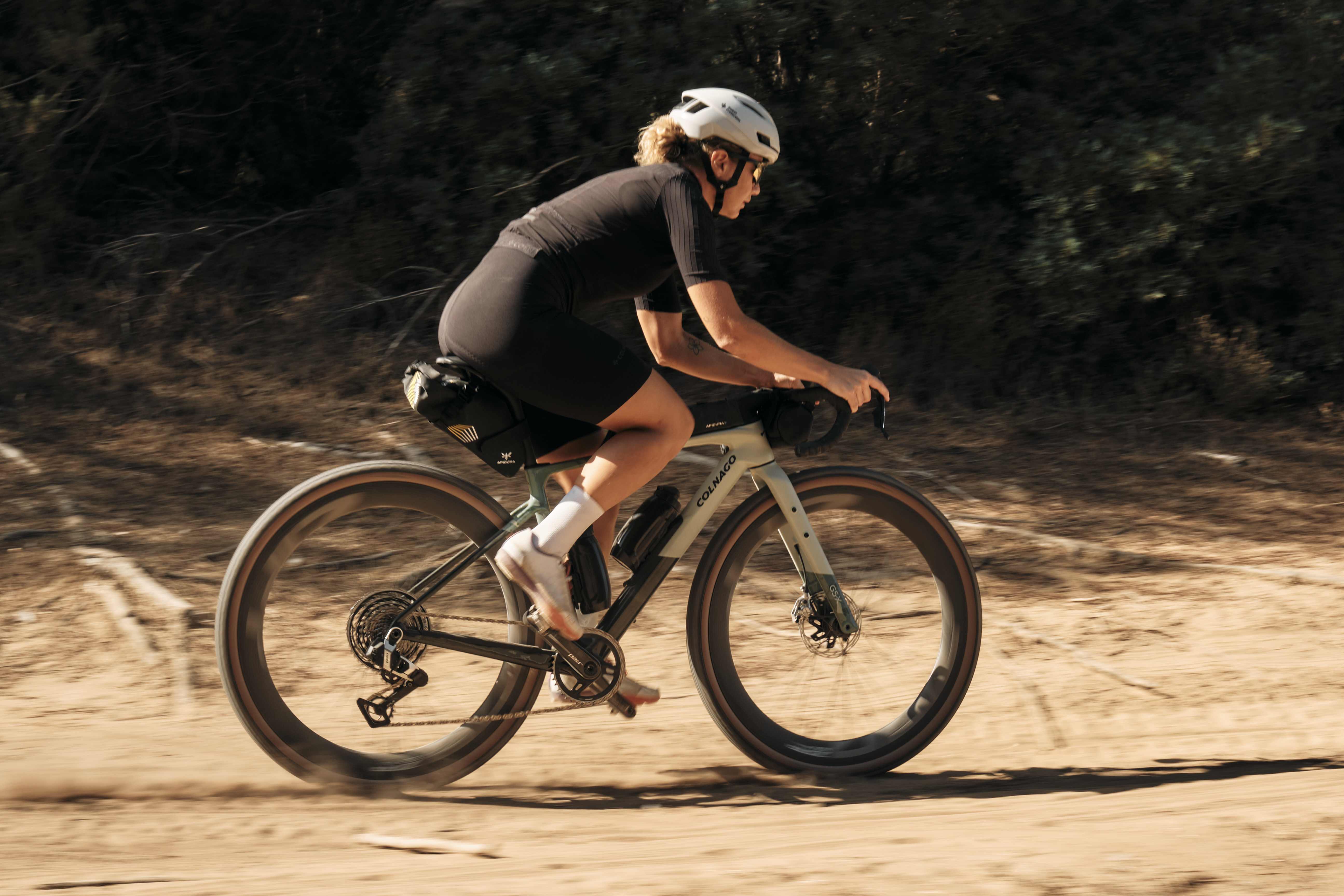 Colnago G5-X na gravelové cestě