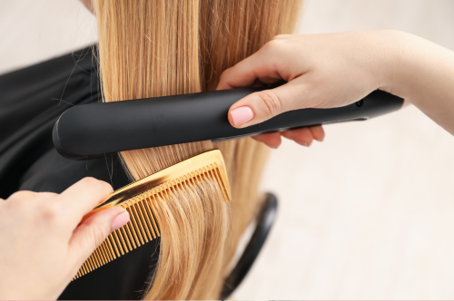 Žehlička na vlasy: ničí je, nebo ne? Mějte konečně jasno!