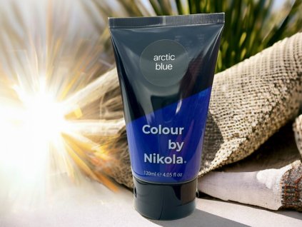 Colour by Nikola to profesjonalne farby do włosów Arctic blue, które są używane w salonach fryzjerskich, ale ć w domu.