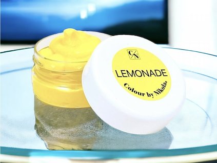 Colour by Nikola to profesjonalne farby do włosów LEMONADE, które są używane w salonach fryzjerskich, ale ć w domu.