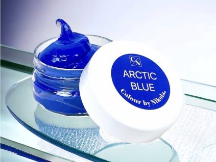 Colour by Nikola to profesjonalne farby do włosów Arctic blue, które są używane w salonach fryzjerskich, ale ć w domu.