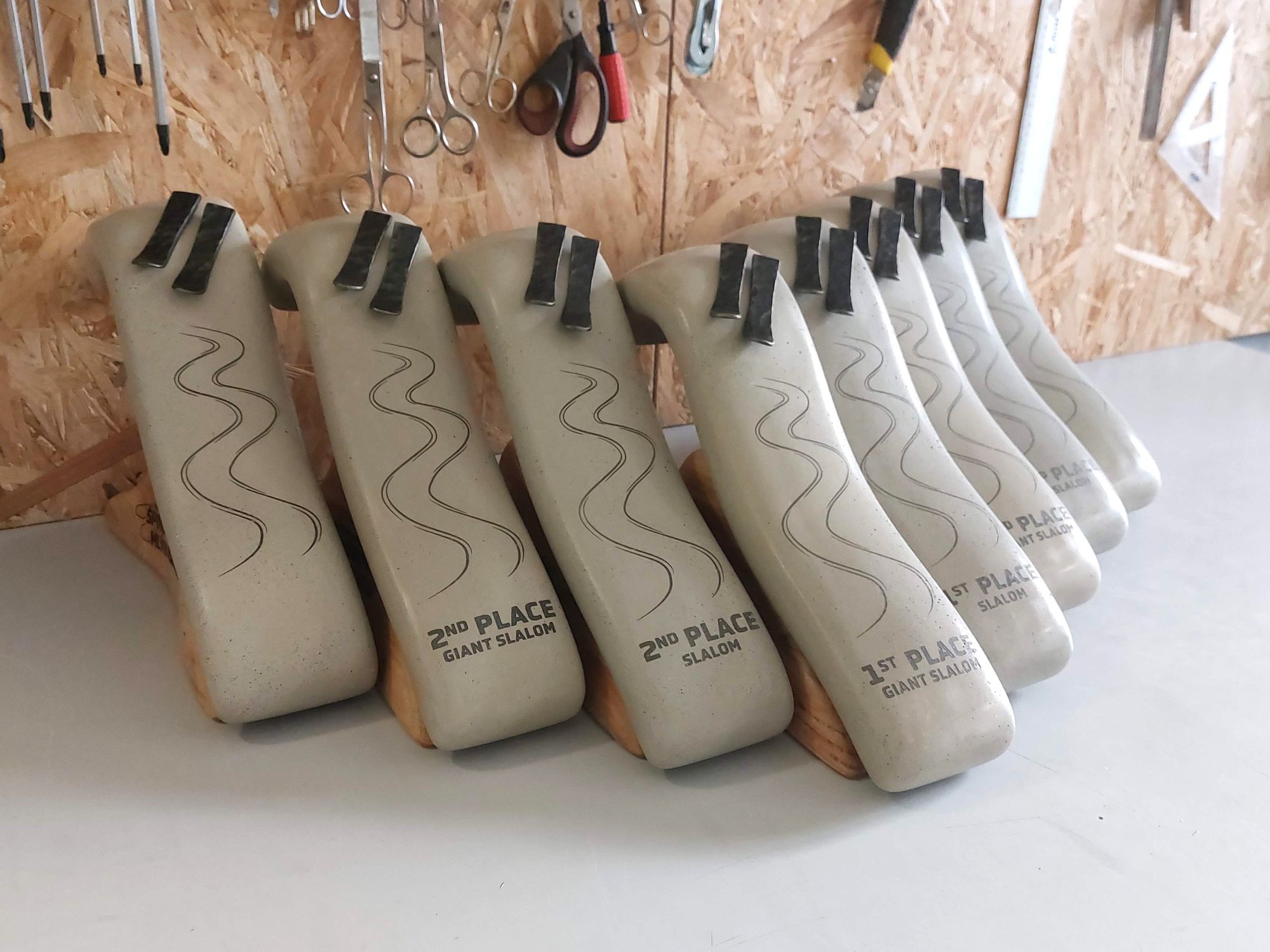 Trofeje na Audi FIS World Cup Špindlerův Mlýn 2026 z dílny Comewoo