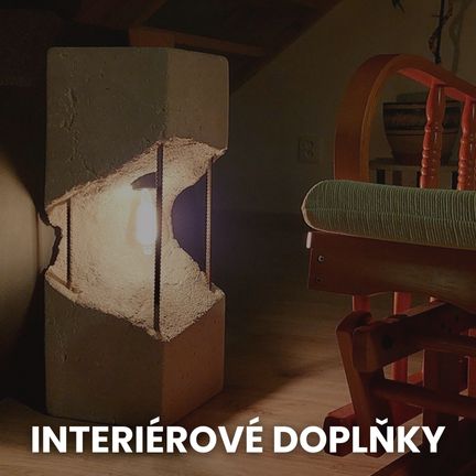 Interiérové dekorace z betonu a dřeva
