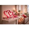 Valentýnská dekorace dvou srdcí a nápisem Love |