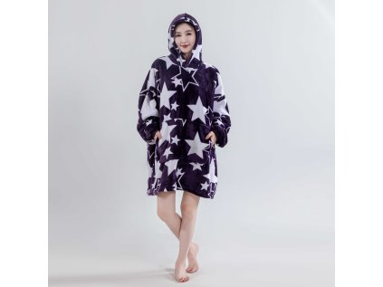 Mikinová deka s rukávy a kapucí HVĚZDY fialová pro chladné večery