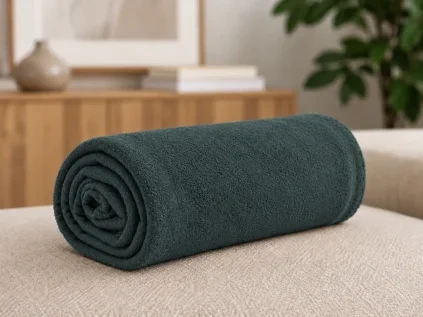 Hřejivá fleecová deka FLEORA, šedozelená pro pohodlný odpočinek