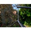 Scaun suspendat negru KOKON cu suport perfect pentru interior