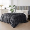 Elegantní tmavě šedá mikroplyšová deka s ornamenty VELORIA