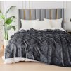 Designová mikroplyšová deka s ornamenty VELORIA tmavě šedá