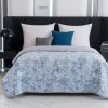 Moderní přehoz na postel FLOWERS modrý s jemnými detaily