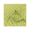 Moderní přehoz LANTA pistáciový s jemným geometrickým vzorem