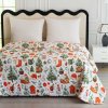 Pohodlný barevný přehoz na postel FESTIVE MAGIC s motivy Vánoc