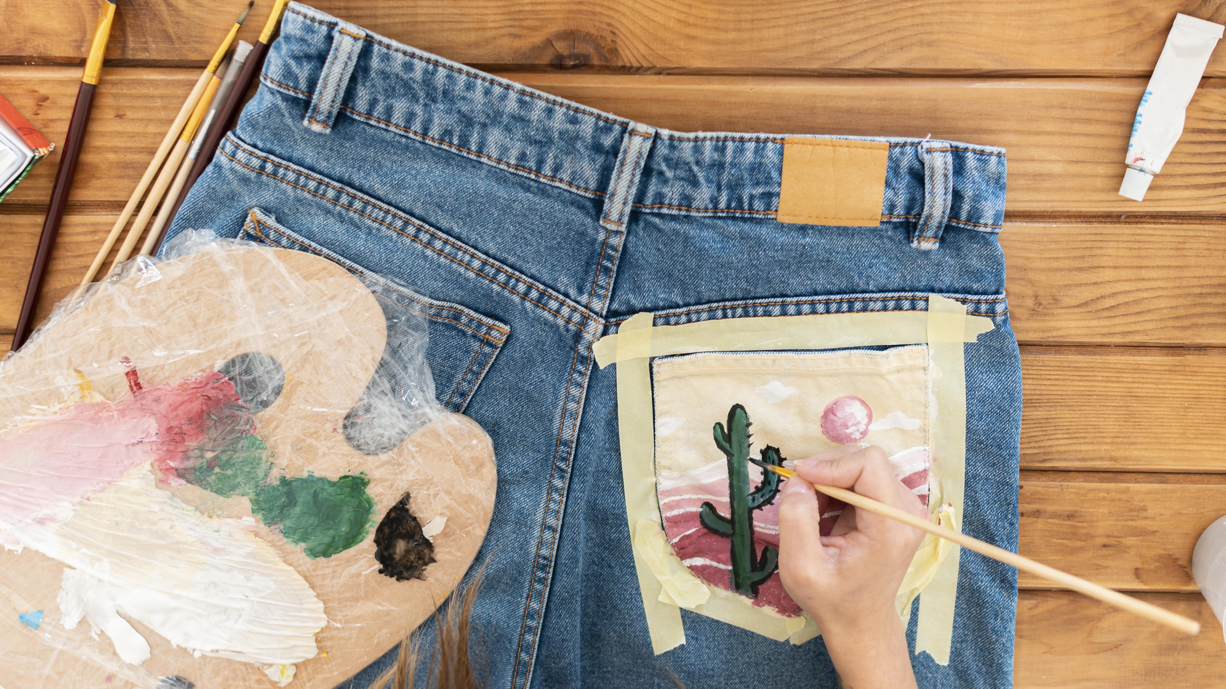 close-up-hand-painting-cactus