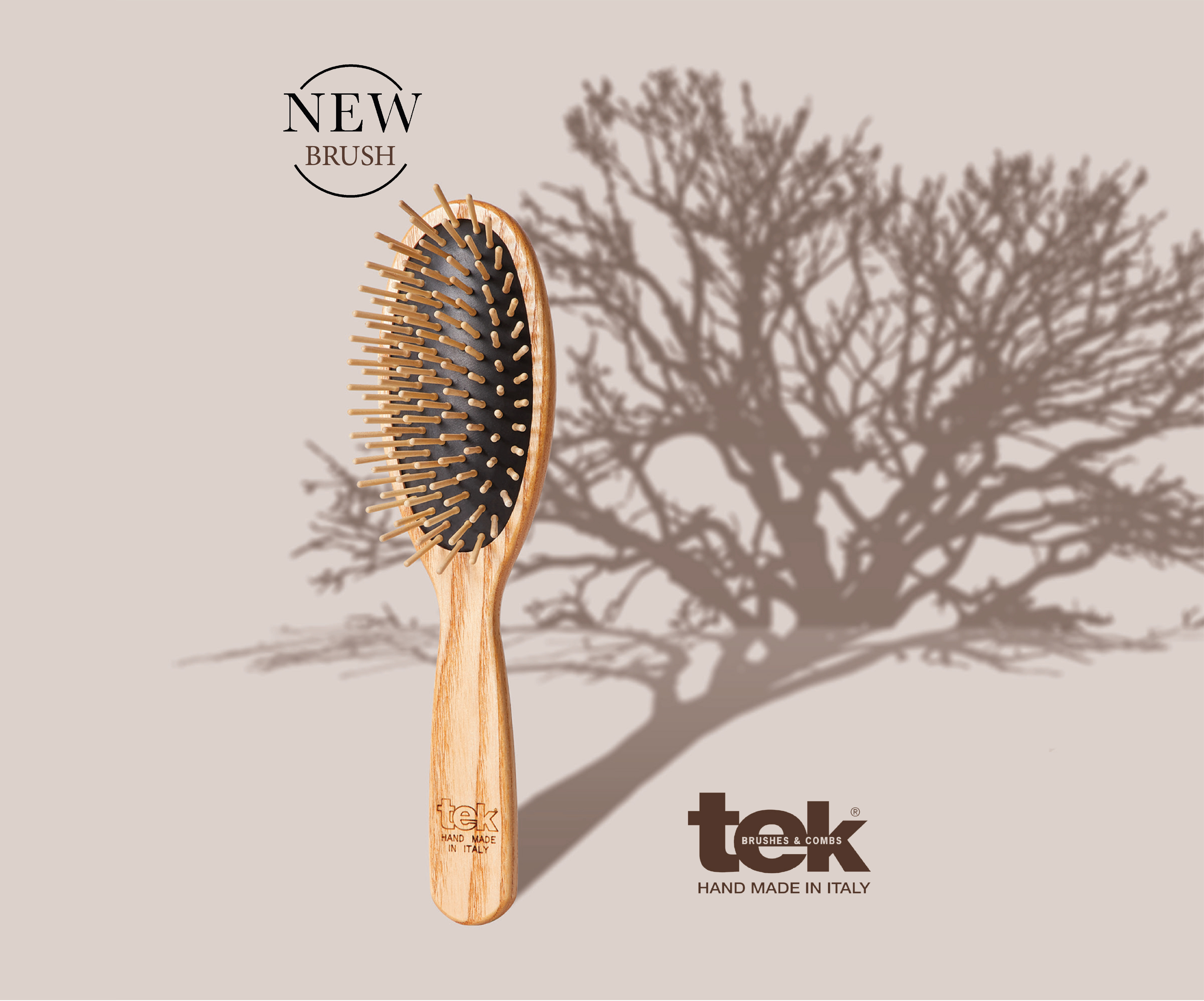 Dřevěný rozčesávací kartáč