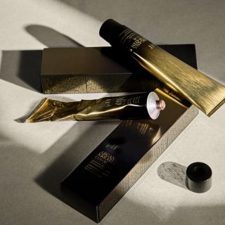 BARVA BEZ AMONIAKU. PLNÁ PÉČE. PLNÁ BAREV Představte si barvení, při kterém se vaše vlasy nezlomí – ale zamilují si ho. pH...