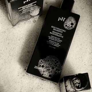Rejuvenating řada od pH Laboratories představuje efektivní způsob, jak navrátit vitalitu, lesk a hydrataci suchým nebo...