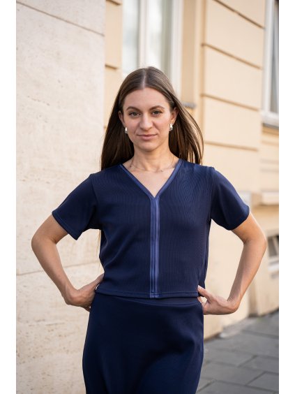 Top „Midnight Flow“ – elegantní pohodlí v minimalistickém stylu