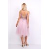 Světle růžové šaty v midi délce pro družičky