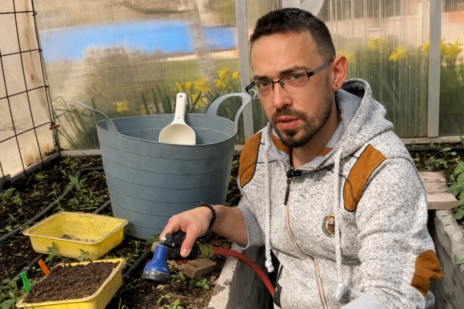 Prvé video Michaelis GARDEN o podpestovaní rajčín v skleníku