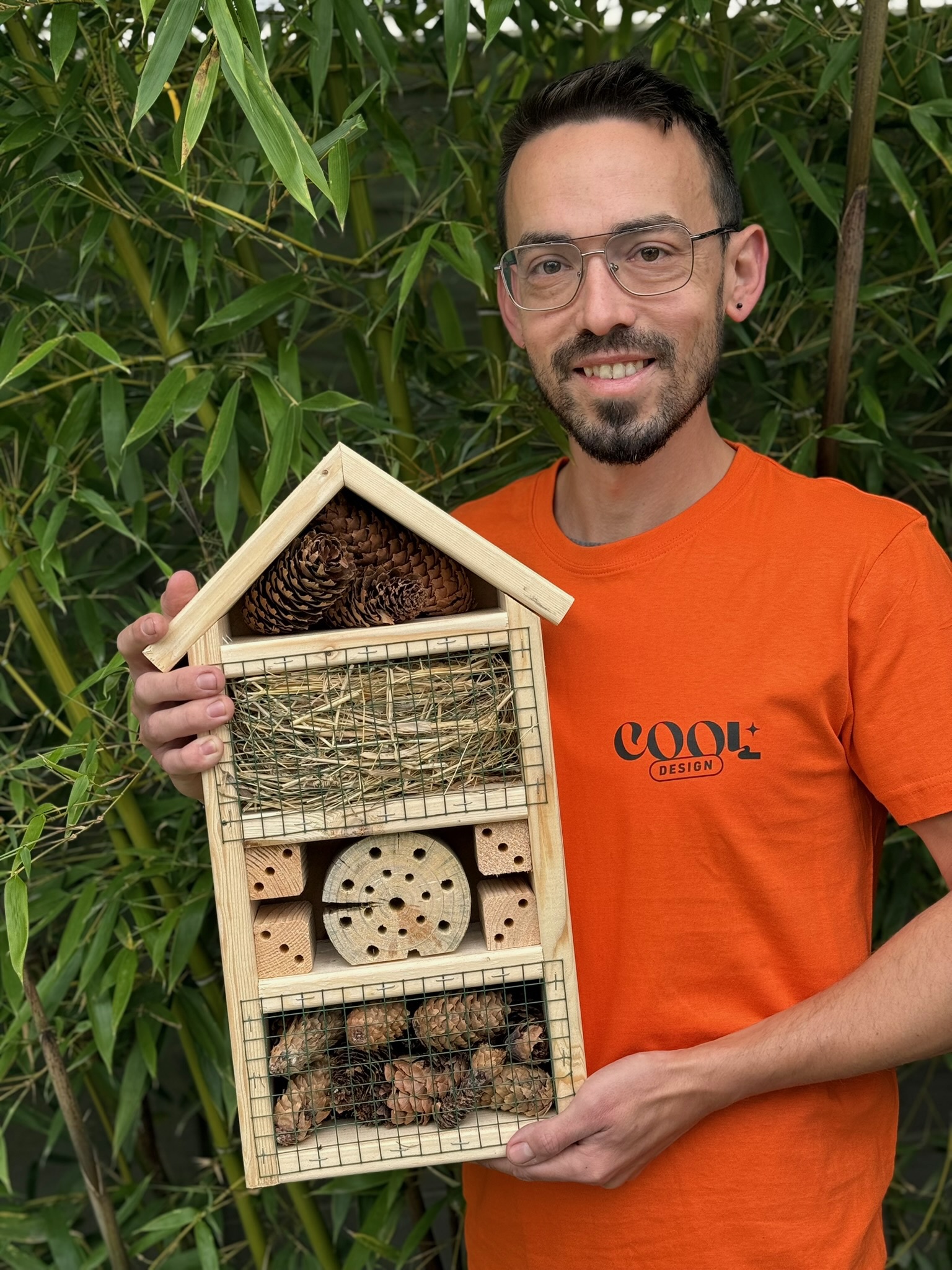 Michal z Michaelis Garden s prírodným hmyzím hotelom