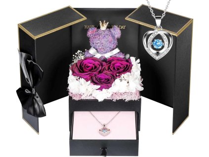 Obsah darčekovej krabičky – večné ruže, machový medvedík, strieborný náhrdelník a darčeková karta