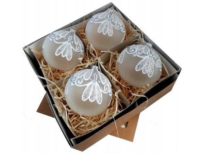 Ručne zdobené sklenené vianočné gule – matný set v odtieni šampanského so strieborným ornamentom (4 ks, Ø 10 cm)