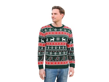 Pánsky zeleno-červený vianočný sveter so sobím a stromčekovým motívom – pohodlný sviatočný outfit v severskom štýle.
