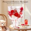 Večná luxusná kytica z pravých ruží a hortenzií s medvedíkom v luxusnom červeno-bielom ladení v interiéri