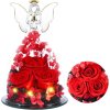 Anjel večných ruží v červenej farbe s jemným LED svetlom – romantická dekorácia do interiéru