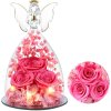 Sklenený anjel s ružovými večnými ružami a LED osvetlením – luxusná dekorácia ako darček pre ženu
