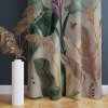 Zatemňovací záves Tropical Garden – jemný botanický vzor na béžovom podklade
