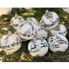 Ručne maľované sklenené vianočné gule – zimná chalúpka v snehovej krajine (6 ks, Ø 8 cm)