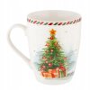 Vianočný hrnček s motívom stromčeka a darčekov – súčasť kolekcie Čaro tradícií