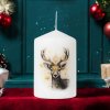 Vianočná sviečka so zlatým jeleňom – dekorácia so sviatočnými detailmi