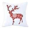 Vianočná obliečka s červeným jeleňom zdobeným bielymi snehovými vločkami na bielom podklade – 40x40 cm