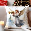 Dekoračný vankúš s motívom anjela s trúbkou, vianočný interiér so stromčekom v pozadí – 40x40 cm