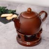 Hnedá porcelánová kanvica s uhrievačom na čaj 1 l v interiéri