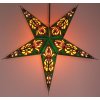 Svietiaca vianočná hviezda 60 cm – zelená dekorácia s oranžovo-žltým vitrážnym vzorom na pozadí
