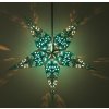 Svietiaca vianočná hviezda 60 cm – tyrkysovo-zelený vitrážny vzor na tmavom pozadí