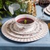 Porcelánová vianočná miska Zimná harmónia – servírovaná na sviatočne prestretom stole, ideálna na polievku alebo šalát, 600 ml
